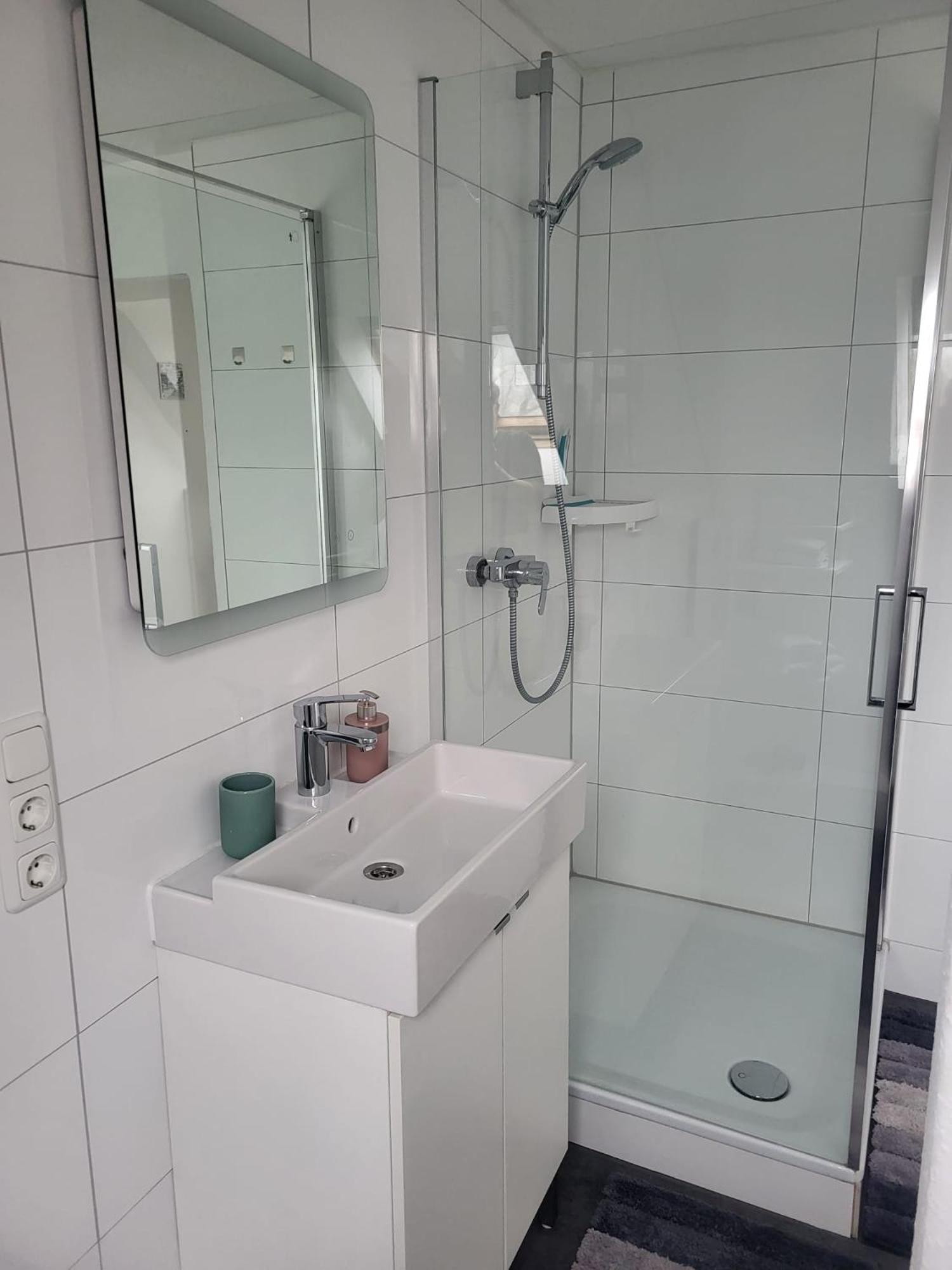 A&V Apartments Gemuetliche Rheinblick Wohnung Apt Daisy 뒤스부르크 외부 사진